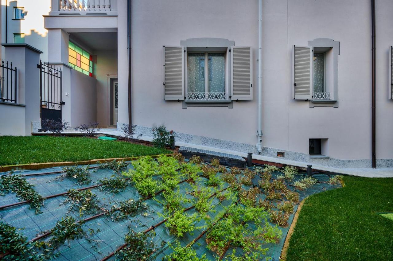 Lecco Lake Apartments Villa Liberty Bagian luar foto
