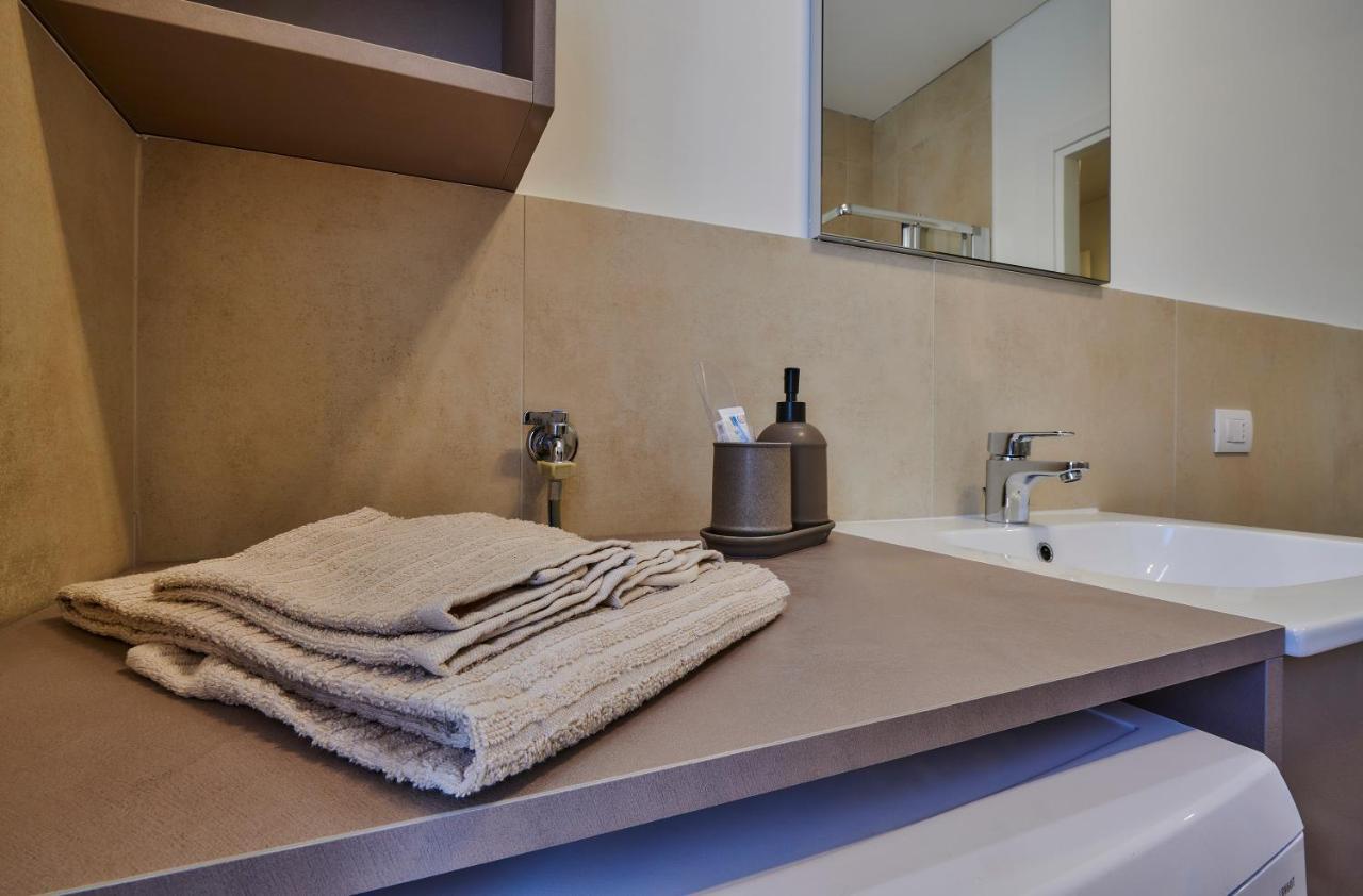 Lecco Lake Apartments Villa Liberty Bagian luar foto